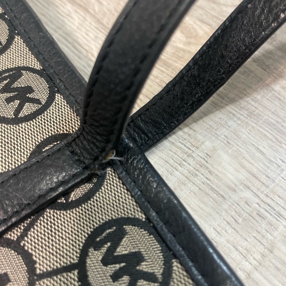 Authentic Large Michael Kors bag - Picture 14 of 16